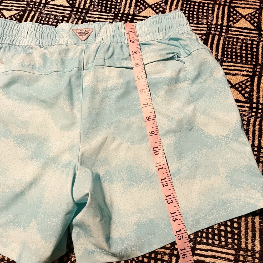 Columbia Women Outdoor Hiking Cargo Shorts Light Blue Teal 5” stretch waist M - Picture 7 of 10